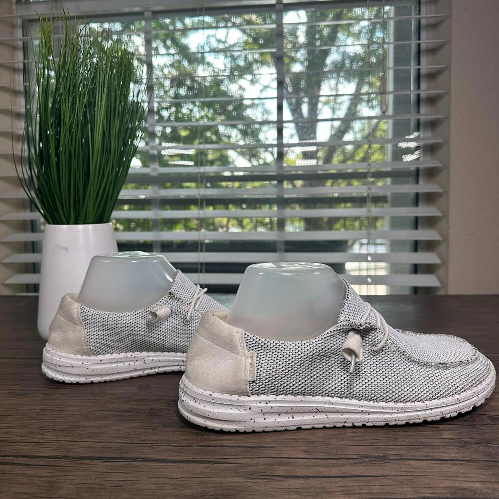 Hey Dude Wendy Sox Women’s Casual Shoes Stone White Size 8 Lightweight Comfort